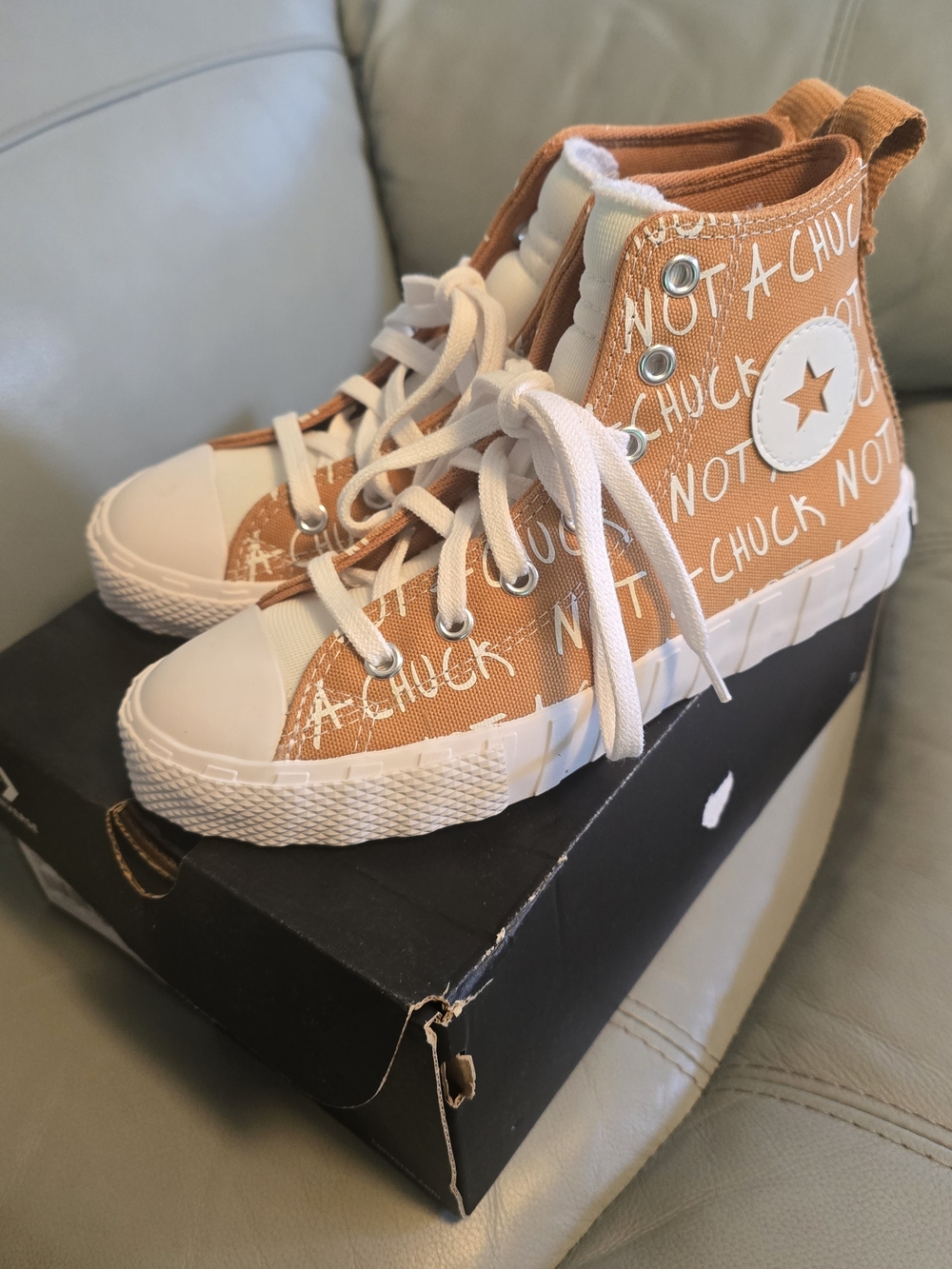 Converse UNT1TL3D High Top Golden Tan/White Shoes A05050F Youth Size 2 New